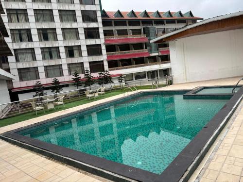 Bazén v ubytování Hotel Royal Ark - Kasauli nebo v jeho okolí