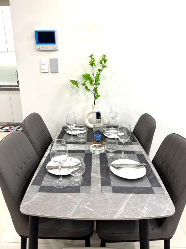 Imagen de la galería de Midori Park The Glory, 2PN Cao Tầng 23, View hồ bơi, en Ga Phú Trung
