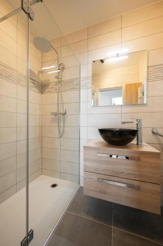 Le Berkeley, Appartement rénové 1 chambre, front de mer, parking, AC