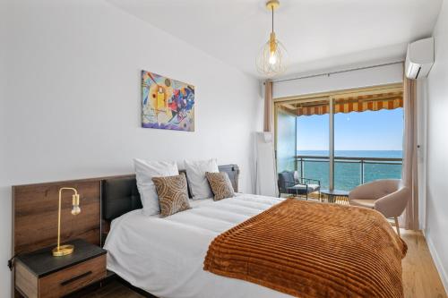 Le Berkeley, Appartement rénové 1 chambre, front de mer, parking, AC