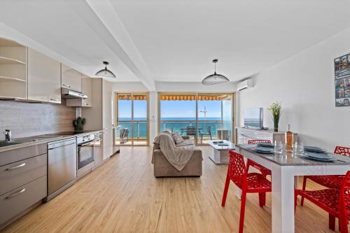 Le Berkeley, Appartement rénové 1 chambre, front de mer, parking, AC