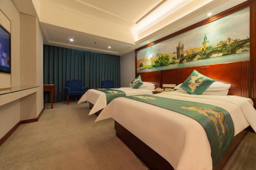 a row of beds in a hotel room at Vienna Hotel Zhangjiajie City Park in Zhangjiajie