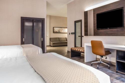 Televisyen dan/atau pusat hiburan di Cambria Hotel Chicago Loop - Theatre District