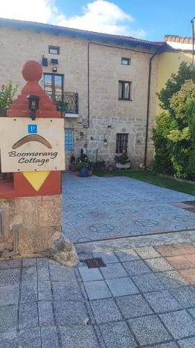 a stone house with a stone courtyard in front of it at Boomerang Cottage B&B in Quintanapalla