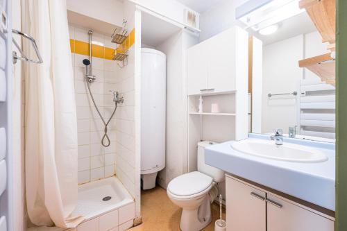 Ένα μπάνιο στο Appartement 'Bds1 37' 5 Couchage