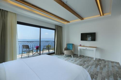 Sea View Deluxe Double Room with Spa Bath