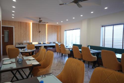 Posezení v ubytování Parag Resort Kasauli