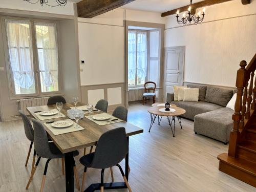 MAISON DE VACANCES -2 Chambres-4 Personnes-Jardin-Centre historique