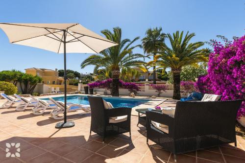 Villa Mackay by Abahana Villas