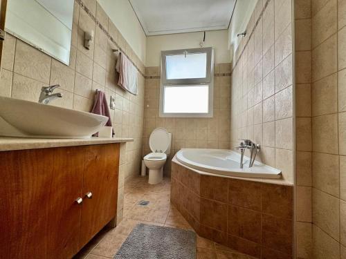 Ένα μπάνιο στο SunnyUrbanNest II