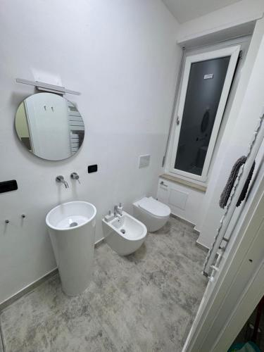 Ένα μπάνιο στο Cavour 16 Biella Studio Centro