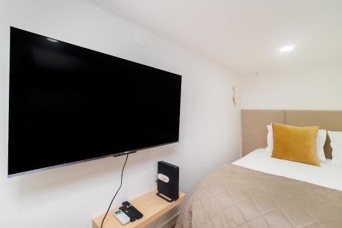 WHome Quiet Retreat Just Minutes from the Buzz