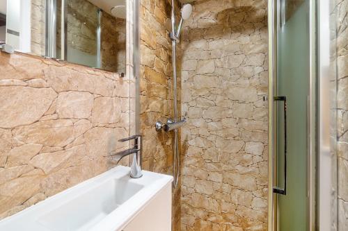 WHome Quiet Retreat Just Minutes from the Buzz