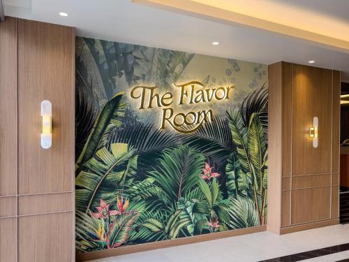 een muurschildering op de lobbymuur van de hawkerkamer bij A-ONE Bangkok Hotel in Bangkok