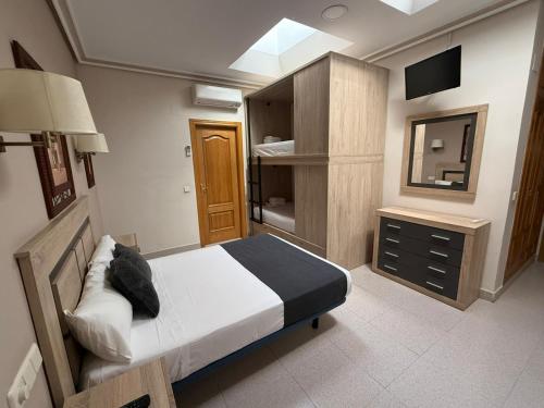 Postel nebo postele na pokoji v ubytování Hostal El Cruce