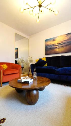 Posezení v ubytování EliteunseenSuites 2 Bedroom Beautiful Semi Detached House - Private Parking