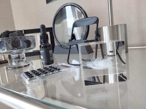 a glass counter top with a mirror and a sink at Busan Station KTX 30s Ocean View 부산역ktx 30초 오션뷰 in Busan