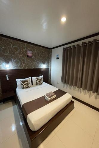 a bedroom with a large bed in a room at Angeles Palace Hotel in Angeles