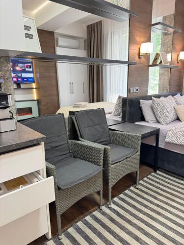 Гостиная зона в RentNow Modern Business Apartment with 3 Bedrooms in Centre Chișinău