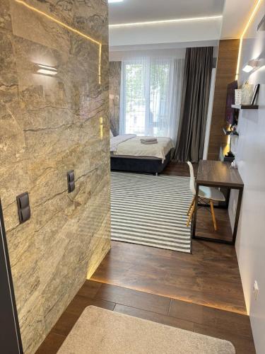 Кровать или кровати в номере RentNow Modern Business Apartment with 3 Bedrooms in Centre Chișinău