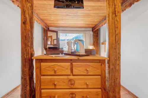 a wooden dresser with a mirror on top of it at Affittacamere Jour Et Nuit in Torgnon