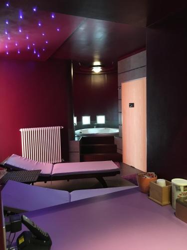 a room with a purple room with a bed at Le Orchidee Villa in Roncofreddo