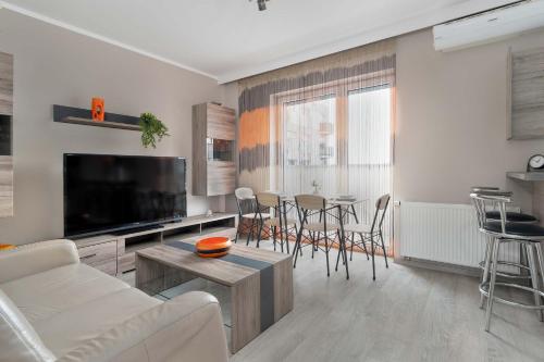 Air-conditioned Apartment in Poznań with Parking by Noclegi Renters