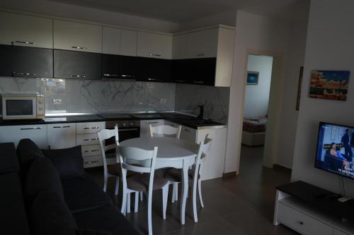 Lovely 2 Bedrooms Apartment 100m from the beach