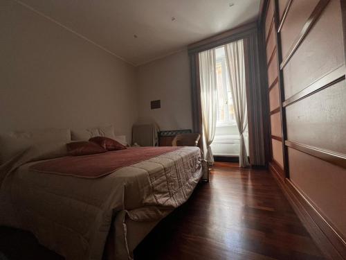 Rome full apt 4 people close to Colosseum Mao house