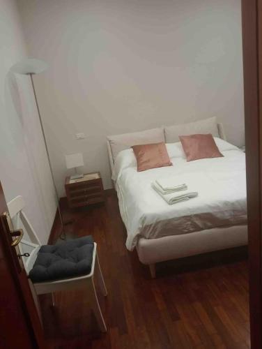 Rome full apt 4 people close to Colosseum Mao house