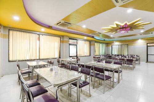 Restoran atau tempat lain untuk makan di Hotel O Sun And Shine