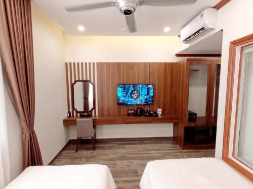 Μια τηλεόραση ή/και κέντρο ψυχαγωγίας στο Halong Lavender Hotel