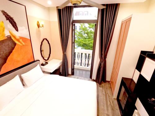 Ένα ή περισσότερα κρεβάτια σε δωμάτιο στο Halong Lavender Hotel