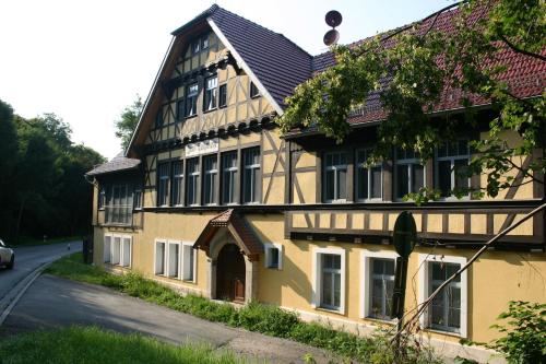 a large yellow building on the side of a road at Zum Böhmen Ferienwohnung Hermann von Salza in Bad Langensalza