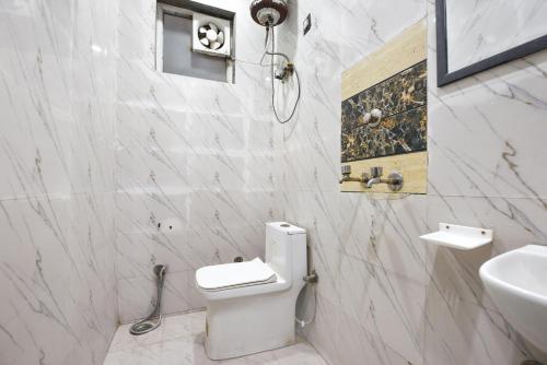 Ένα μπάνιο στο Hotel Royal Residency Near Anand Vihar Railway station