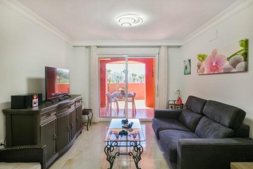 Seaview apartment with terrace by the beach