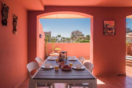 Seaview apartment with terrace by the beach