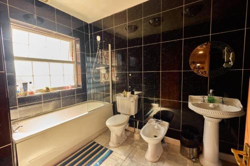 Bilik mandi di Castle House