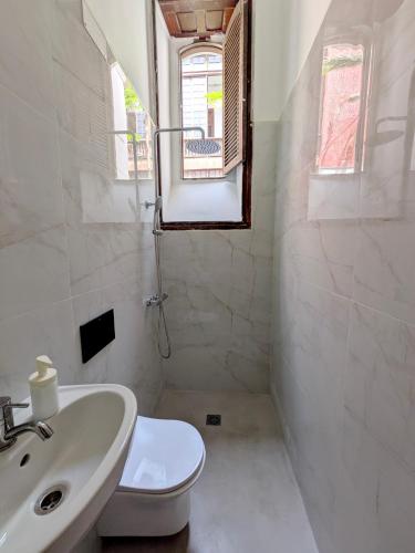 Comfortable Room in Historic Casa Quesada Shared House