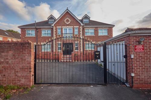 Gambar di galeri bagi Castle House di Tyldesley