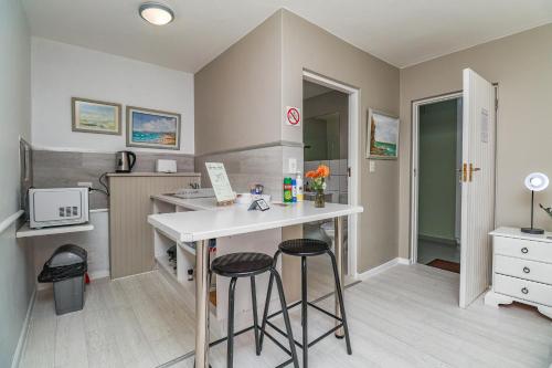 Glenview Heads Apartmentsにあるキッチンまたは簡易キッチン