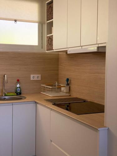 Η κουζίνα ή μικρή κουζίνα στο Thegoldsand Cala Salions Tossa de Mar