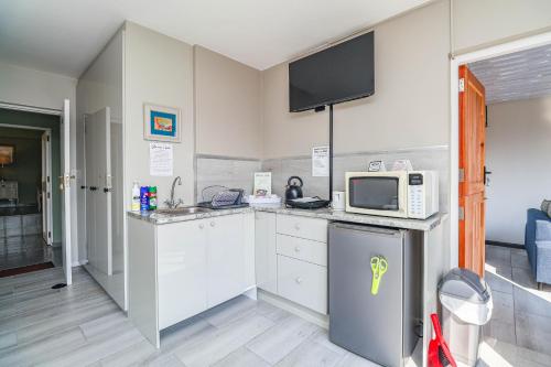 Glenview Heads Apartmentsにあるキッチンまたは簡易キッチン
