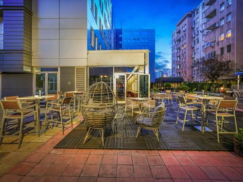 Un restaurante o sitio para comer en IN Hotel Beograd