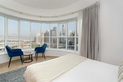 Modern 1BR with City View - Balcony - Near Metro