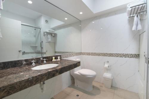 Ένα μπάνιο στο Hotel Britania Crystal Collection