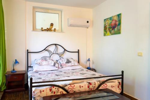 a small bedroom with a bed with a glass table at ElStefanino House in Eforie Nord