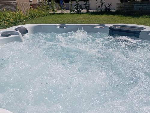 a jacuzzi tub filled with water in a yard at Le tre civette in Agropoli