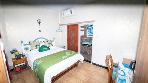 Giường trong phòng chung tại Shaoxing Laotaimen Luxun Native Place Youth Hostel