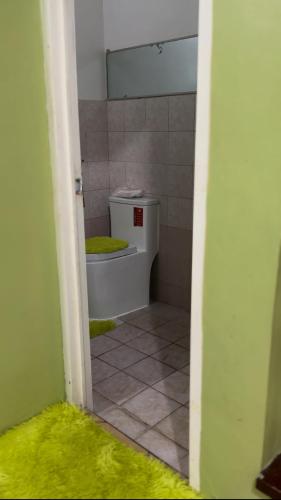 Ένα μπάνιο στο USO House